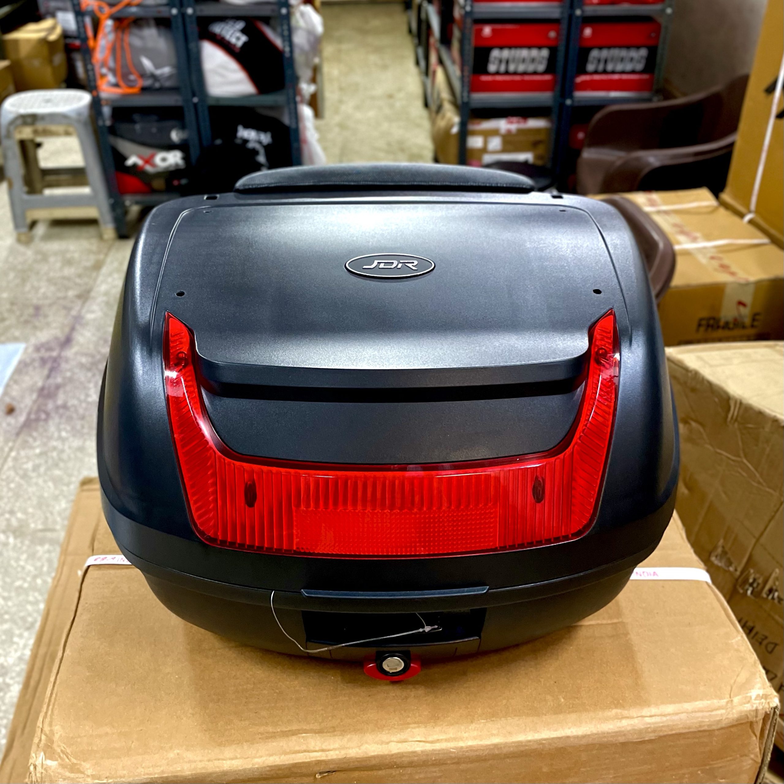 Upgraded 46L Aluminum Motorcycle Top Case, Motorcycle Tail Box with  Security Lock ＆ Backrest, Waterproof Motorcycle Rear Top Box, Dual-key  Storage