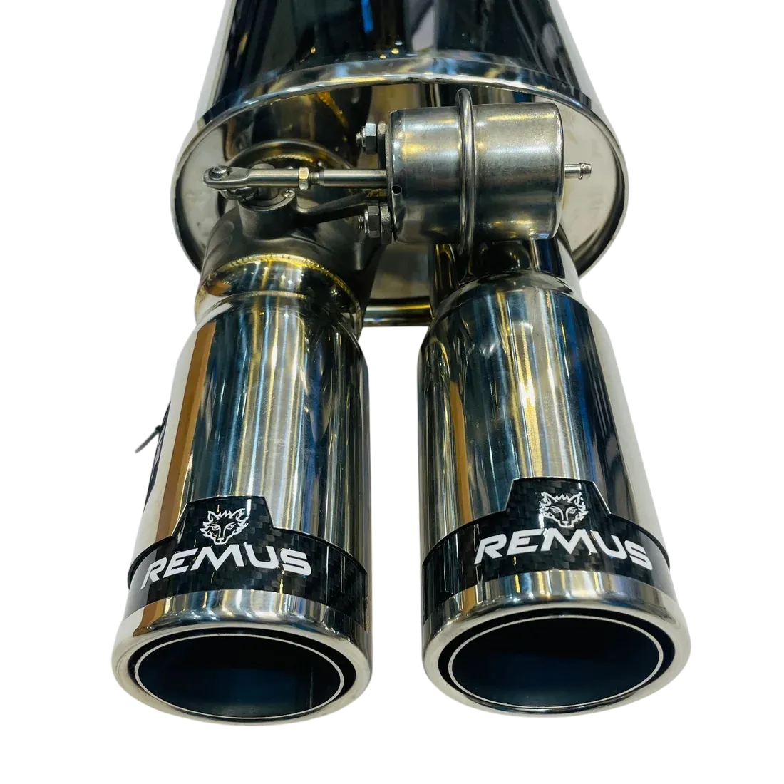 Remus dual tip carbon valvetronic exhaust system front view Remus dual tip carbon valvetronic exhaust system front view