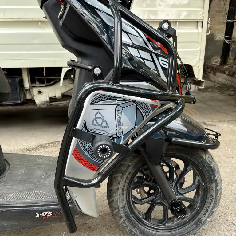 Crash guard / crash bar