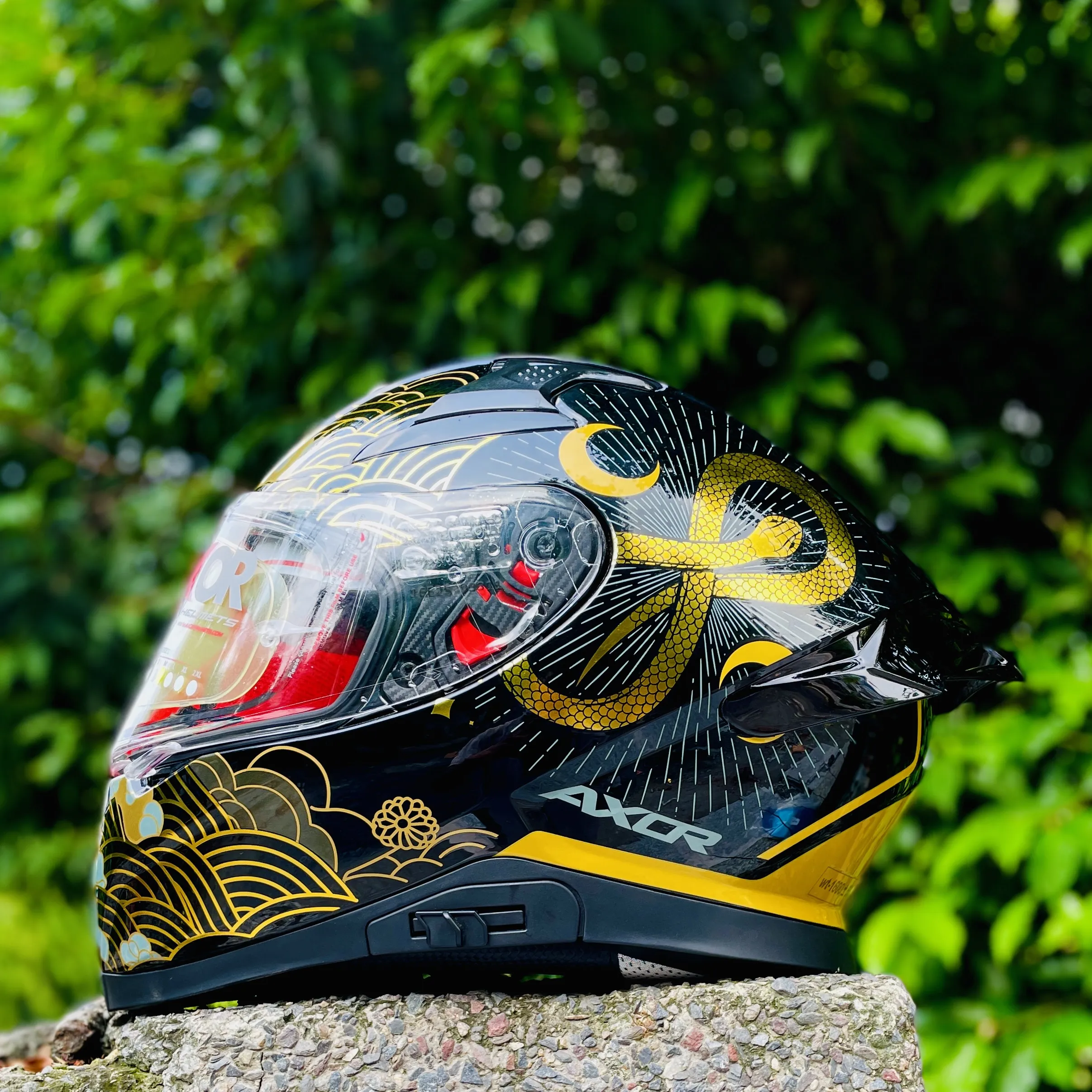 Axor Apex Infinity full face helmet black gold – clear visor left side Axor Apex Infinity full face helmet black gold – clear visor left side
