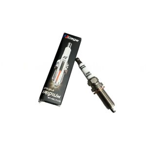 Close-up of VH8RTII- spark plug electrodes