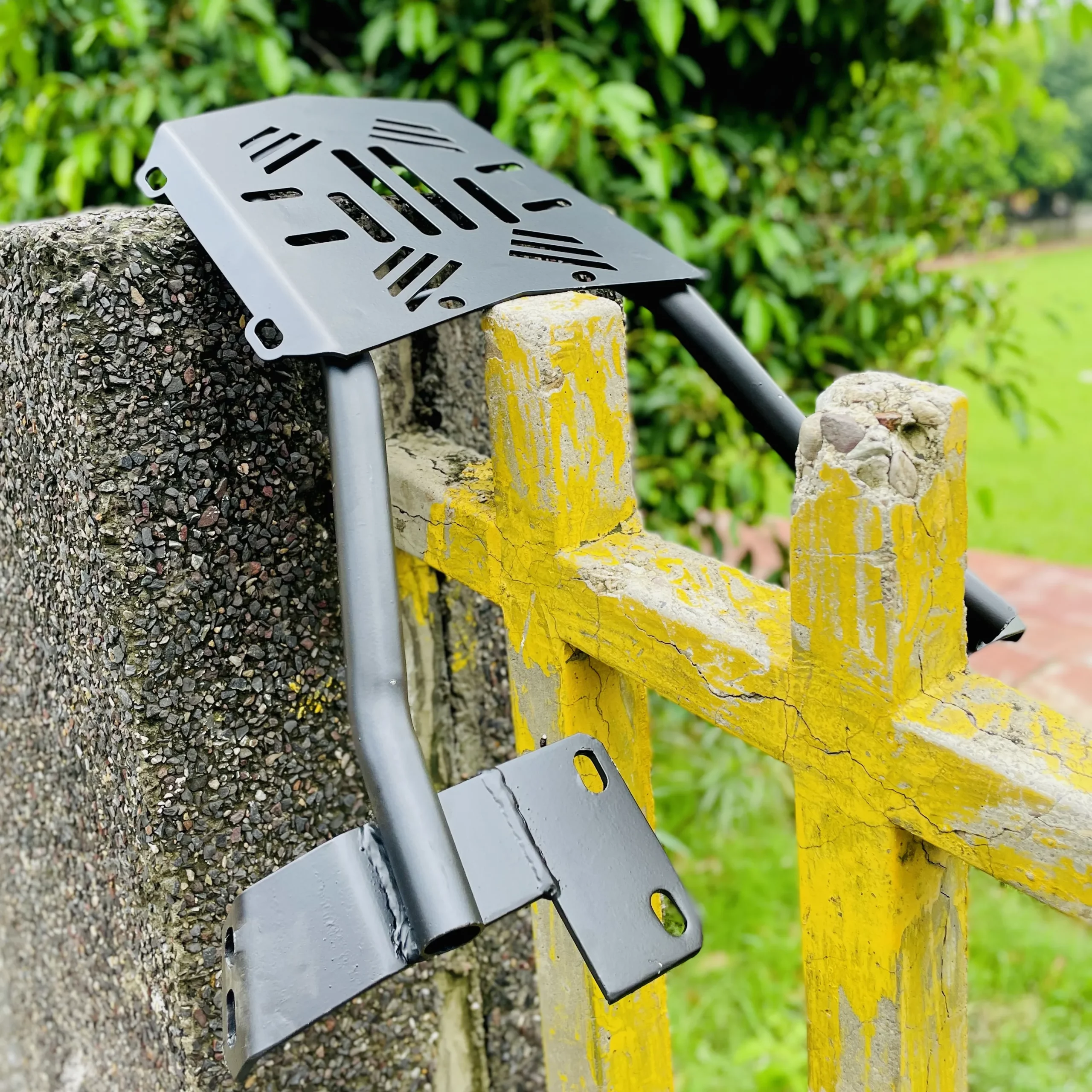 CB200X top rack premium heavy build black construction front view