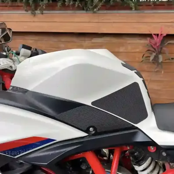 BMW G 310 RR traction grips Top View