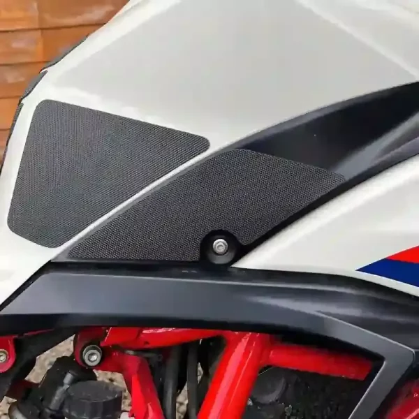 BMW G 310 RR traction grips