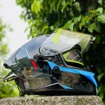 Axor Brutale Krytic Dual Spoiler Helmet – Black and Blue Open Spoiler Voew