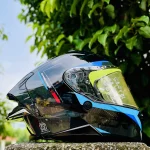 Axor Brutale Krytic Dual Spoiler Helmet – Black and Blue Left Side View