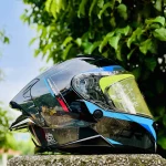 Axor Brutale Krytic Dual Spoiler Helmet – Black and Blue Left Side View